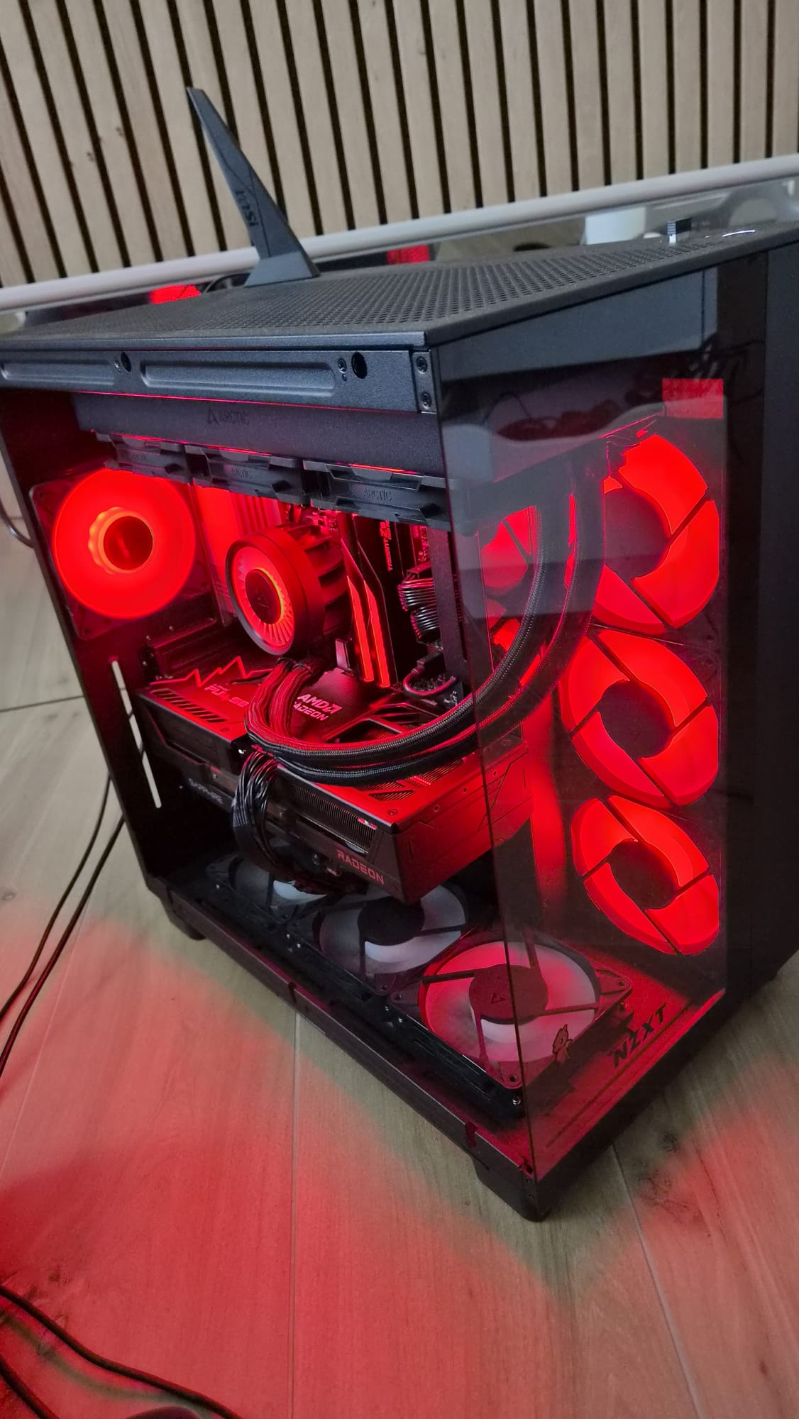 PC Gamer AMD Ryzen 7 9700X RX 9070 XT - Pièce unique